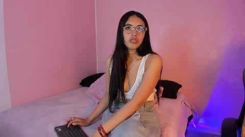 Snapshot of valk_diaz chatting on July 5, 4:19 am Valk online show from July 5, 4:19 am