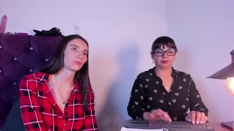 Snapshot of valkiria_and_dione chatting on February 9, 7:51 pm Valkiria and Dione online show from February 9, 7:51 pm