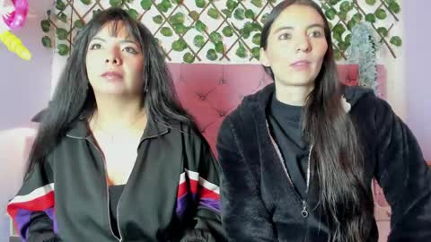 Snapshot of valkiria_and_dione chatting on May 4, 12:56 pm Valkiria and Dione online show from May 4, 12:56 pm