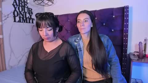 Snapshot of valkiria_and_dione chatting on June 2, 7:05 pm Valkiria and Dione online show from June 2, 7:05 pm