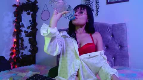 valkiry_ online show from March 11, 10:05 pm