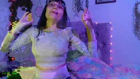 valkiry_ online show from April 2, 10:07 pm