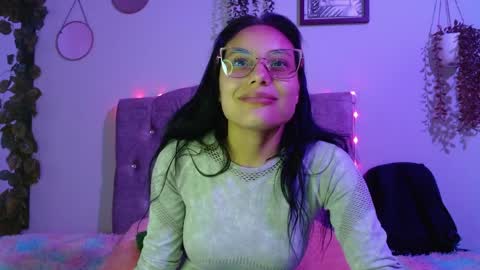 valkiry_ online show from April 6, 9:49 pm