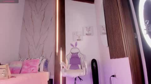 Vallolet Peach  online show from November 4, 11:42 am