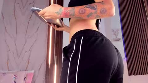 Vallolet Peach  online show from February 7, 12:20 pm