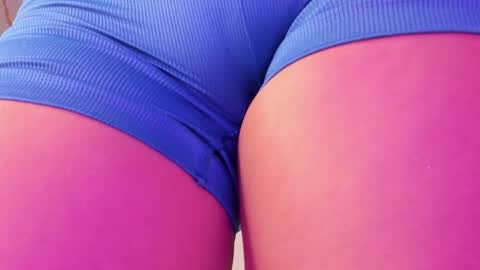 Vallolet Peach  online show from March 27, 12:05 pm