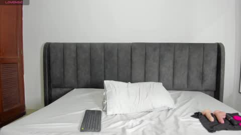 Snapshot of valtira_nova chatting on February 9, 6:43 am valtira nova online show from February 9, 6:43 am