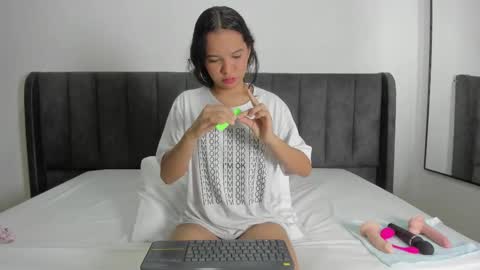 Snapshot of valtira_nova chatting on February 27, 3:47 am valtira nova online show from February 27, 3:47 am