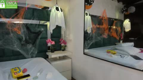 Snapshot of valtira_nova chatting on October 31, 7:37 pm valtira nova online show from October 31, 7:37 pm