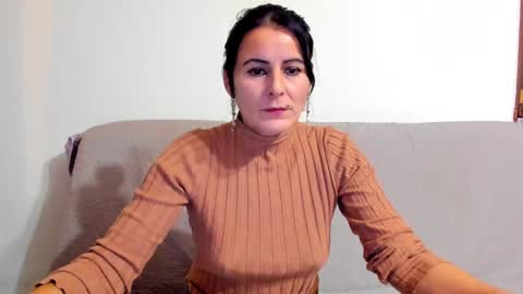 Snapshot of valysexybarbie chatting on December 10, 3:55 pm valentina online show from December 10, 3:55 pm