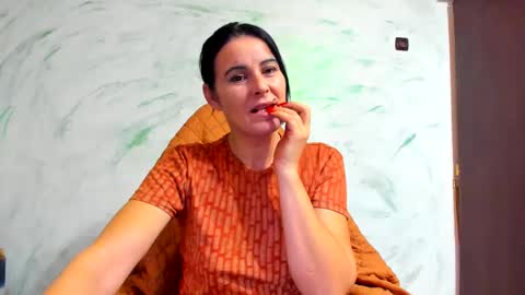 Snapshot of valysexybarbie chatting on December 18, 2:38 pm valentina online show from December 18, 2:38 pm