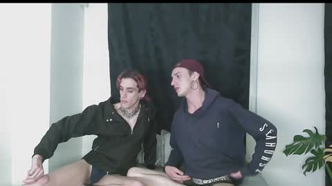 Snapshot of vamp_noah chatting on December 18, 4:53 am Vamp Noah and Dan online show from December 18, 4:53 am