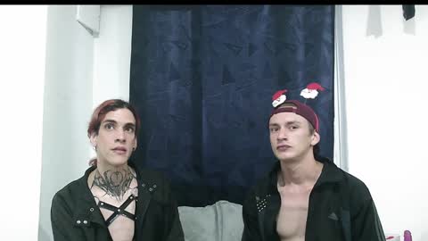 Snapshot of vamp_noah chatting on December 25, 10:27 pm Vamp Noah and Dan online show from December 25, 10:27 pm