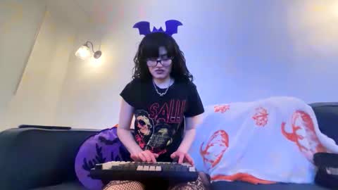 Snapshot of vampgatita chatting on February 27, 2:44 am vampgatita online show from February 27, 2:44 am