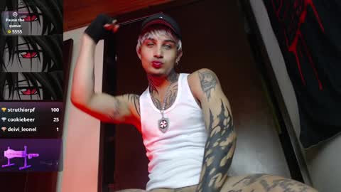 david guzman i model independenthelp me with a thumbs up online show from January 11, 2:41 am