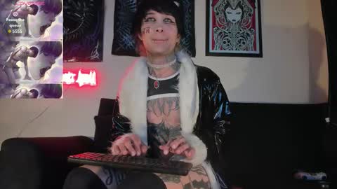 david guzman i model independenthelp me with a thumbs up online show from February 7, 2:48 am