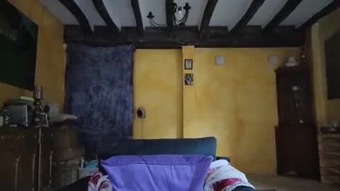 vampwoman online show from November 6, 7:20 am