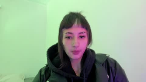 Snapshot of vandalovee chatting on April 20, 10:40 am Babi Alu online show from April 20, 10:40 am