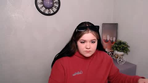 Snapshot of vandaray_ chatting on March 8, 4:17 pm Vanda online show from March 8, 4:17 pm