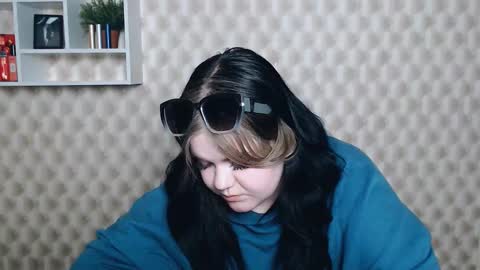 Snapshot of vandaray_ chatting on March 10, 4:25 pm Vanda online show from March 10, 4:25 pm