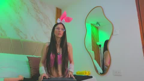 vane_coral online show from March 30, 11:44 am