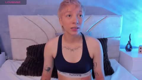 vane_grey online show from July 2, 8:48 pm