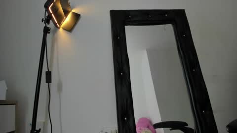 Snapshot of vanelope_smith chatting on October 5, 10:35 am vanelope_smith online show from October 5, 10:35 am