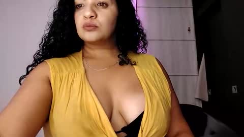 vanessa and samantha online show from February 17, 4:42 am