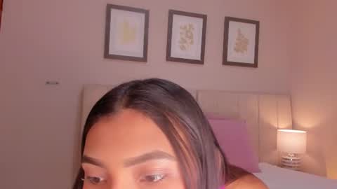 vanessa__cb online show from June 16, 11:35 am