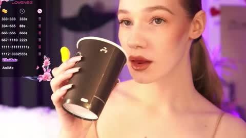 Snapshot of vanessa__lui chatting on February 27, 4:29 pm Vanessa online show from February 27, 4:29 pm