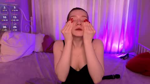 Snapshot of vanessa__lui chatting on April 21, 12:00 pm Vanessa online show from April 21, 12:00 pm