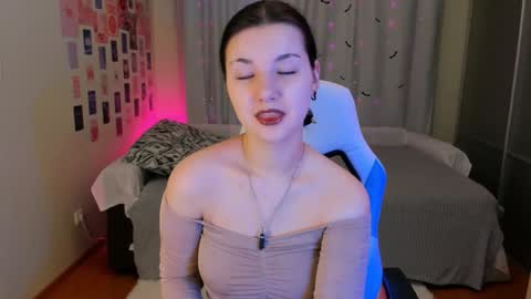 Vanessa online show from February 2, 9:45 pm