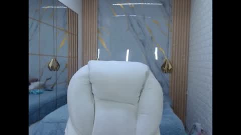Snapshot of vanessa_f chatting on June 27, 1:06 pm vanessa online show from June 27, 1:06 pm