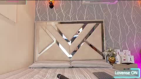 Snapshot of vanessa_guzman1 chatting on October 30, 12:28 pm online show from October 30, 12:28 pm