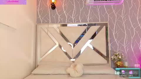 Snapshot of vanessa_guzman1 chatting on November 19, 12:27 pm online show from November 19, 12:27 pm