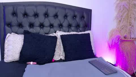 vanessa_mejiia online show from June 4, 8:59 pm