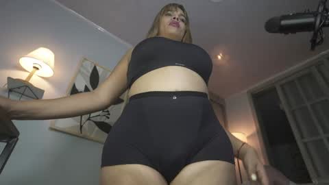 Snapshot of vanessa_novvoa chatting on April 27, 1:25 am Vanessa Novvoa online show from April 27, 1:25 am