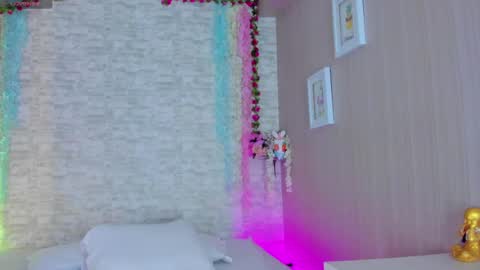 Snapshot of vanessa_santillan chatting on April 26, 2:04 pm Vanessa online show from April 26, 2:04 pm