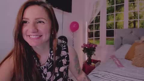 Snapshot of vanessa_udream chatting on April 21, 4:01 pm Vanessa online show from April 21, 4:01 pm