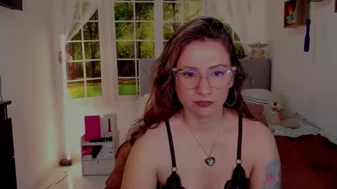 Snapshot of vanessa_udream chatting on June 6, 7:29 pm Vanessa online show from June 6, 7:29 pm