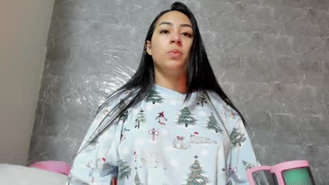 vanessaadol online show from February 1, 10:05 am