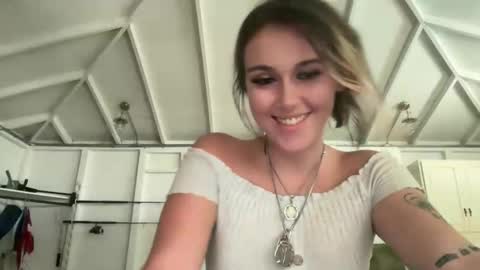 vanessaluvs2play online show from November 9, 9:57 pm