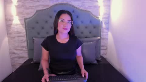 Snapshot of vanessamirren chatting on October 9, 2:15 pm vanessamirren online show from October 9, 2:15 pm