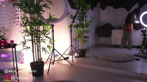 Vanessa Simon online show from February 8, 6:12 am