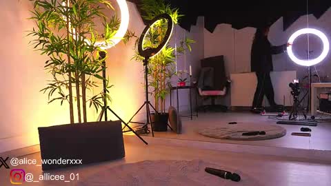 Vanessa Simon online show from March 4, 6:58 am