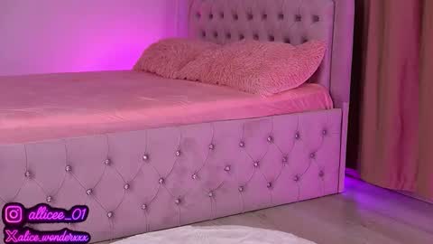 Vanessa Simon online show from September 17, 6:04 am