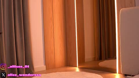 Vanessa Simon online show from March 6, 6:10 am