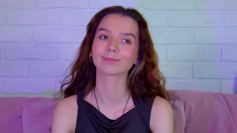 Snapshot of vanessavienne chatting on April 19, 4:06 pm VanessaVienne online show from April 19, 4:06 pm