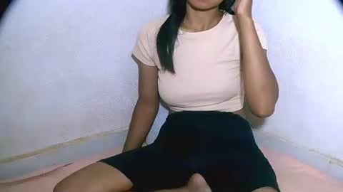 vanih27 online show from March 6, 7:21 pm