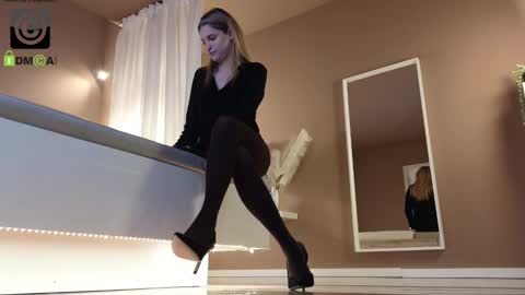 Laura online show from January 7, 8:33 pm